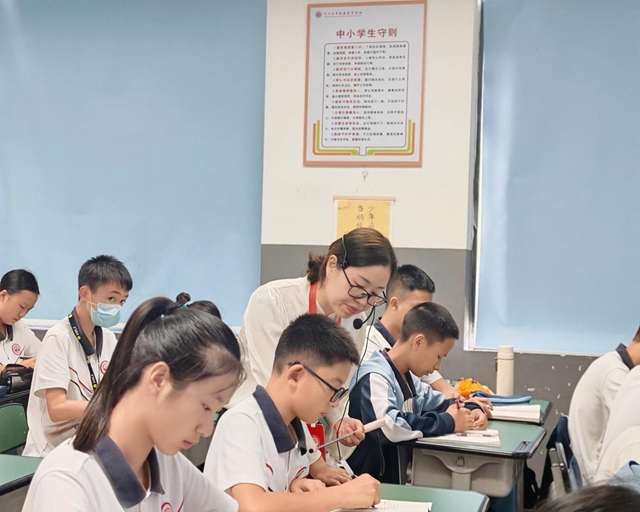 师者如光 | 张荣燕:十二载躬耕育桃李 一片丹心润芳华(图4) 4.jpg