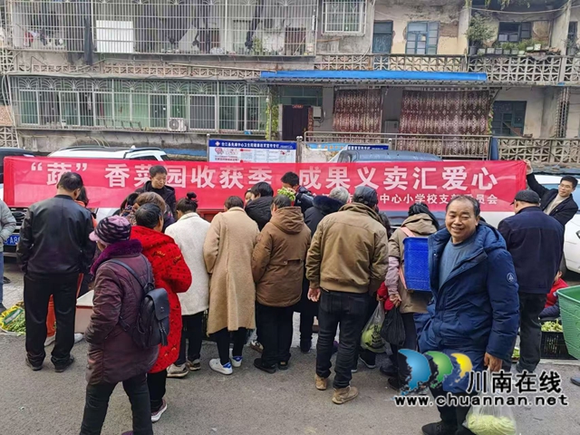 青山育桃李坚守丹心一片,黑板写春秋传扬薪火千年一一评合江融媒推出的向山而行的“点灯人”(图4) 4.jpg