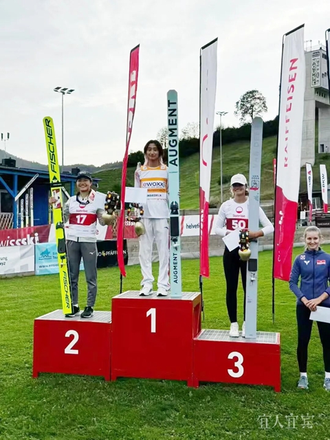 四川首个!宜宾滑雪小将曾坪摘金!(图1) 雪1.jpg