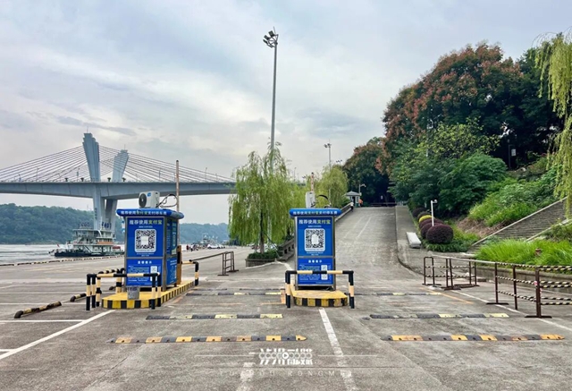 昨晚起,泸州滨江路飞机坝停车场恢复开放(图3) 13.jpg