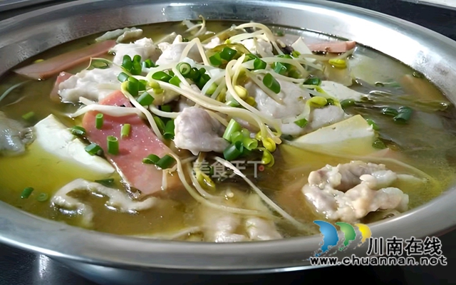 以文赋韵，以食为媒——评钟小平的《叙永江门荤豆花赋》