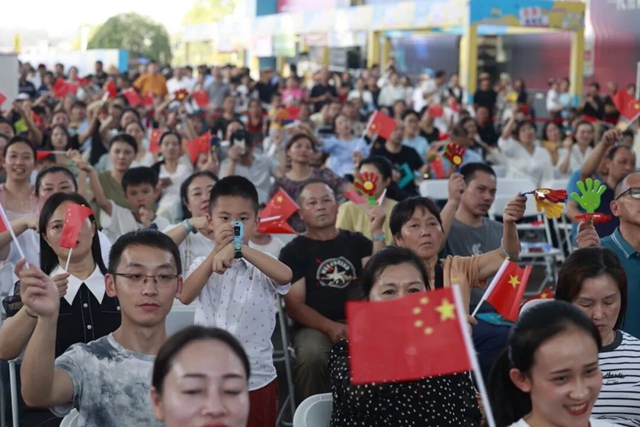 酒城工韵·地标之声:2025泸州职工原创歌曲音乐会热情上演(图14) 14.jpg