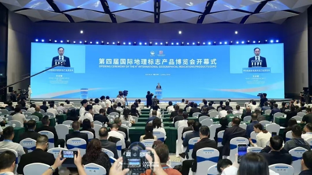 古萃亮相第四届国际地理标志产品博览会，以科技驱动泸州地标产业升级