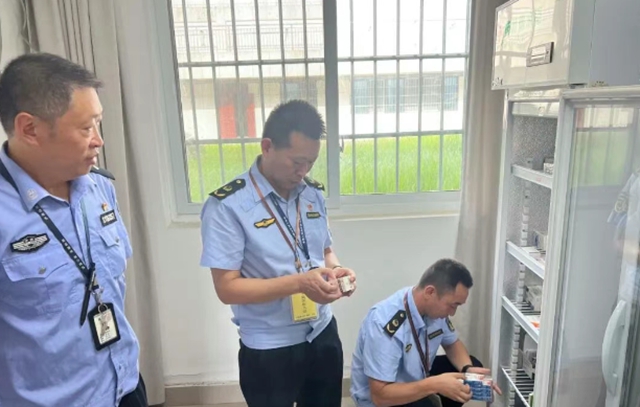 泸州市市场监管局组织开展国庆中秋节前药品安全检查为群众用药安全保驾护航(图2) 2.jpg