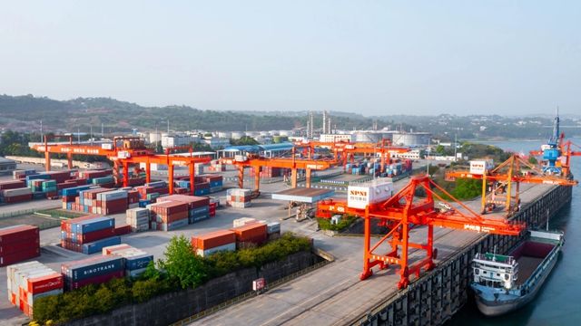 不一样的泸州港：不只是枢纽，更是城市发展的“活力引擎”