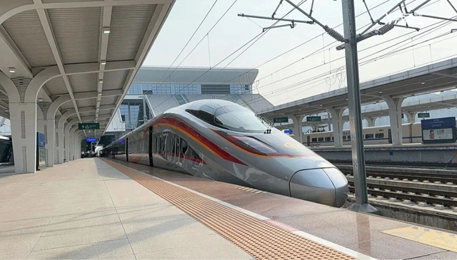 渝昆高铁川渝段开通一周年，泸州站可以直达全国68个城市