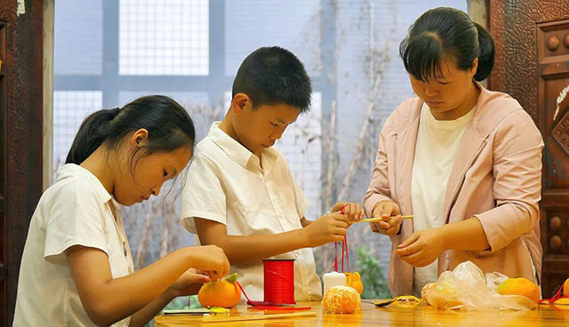 月是故乡明，饼是纳溪香