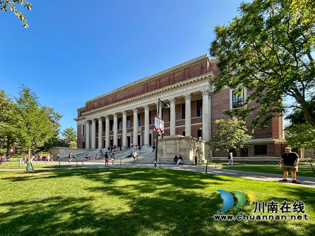 叙永文人向美国哈佛大学哈佛燕京图书馆捐赠10本图书(图12) 哈佛大学威德纳纪念图书馆 颜林摄影_IMG_9949-2.jpg