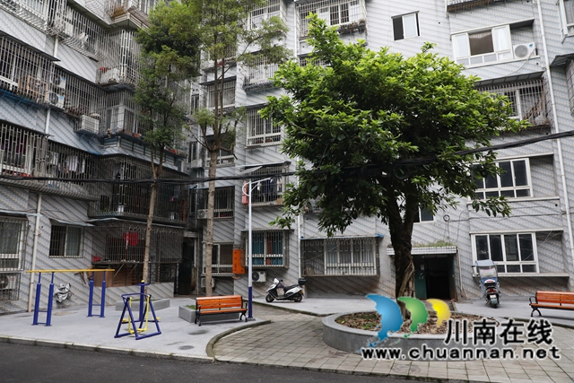 小区内运动空间.JPG
