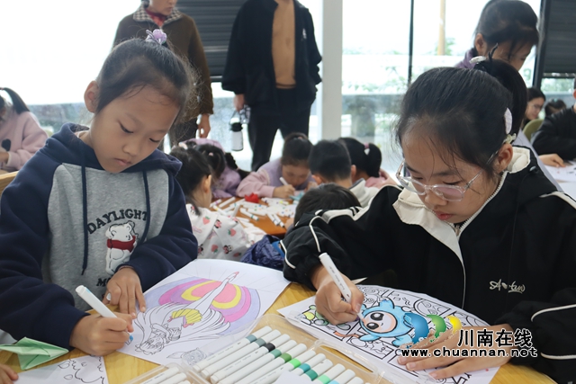 纳溪:城市书房变“乐园”,公益课堂度秋假(图2) 公益2.jpg