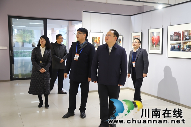 调研组参观艺韵美术馆.JPG