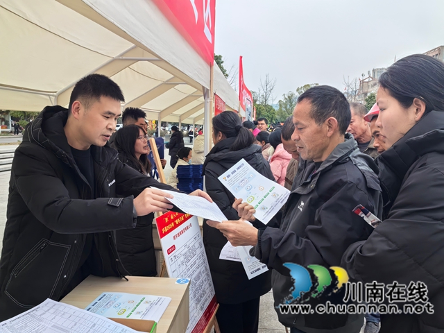泸县举办2025年“暖冬行动”专场招聘会4.jpg