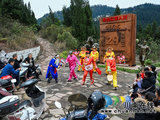 《红色土地上的国家级非遗——古蔺花灯》永乐街道德福村  龙灵摄、.jpg