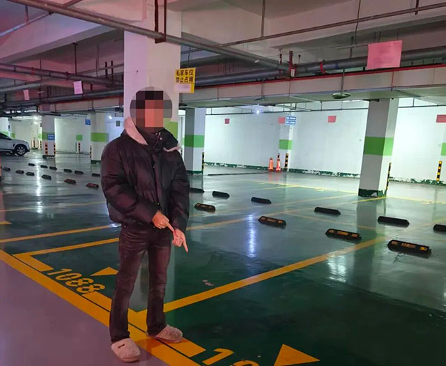 泸州两人拉车门盗窃,现金、白酒都到手……(图3) 3.jpg