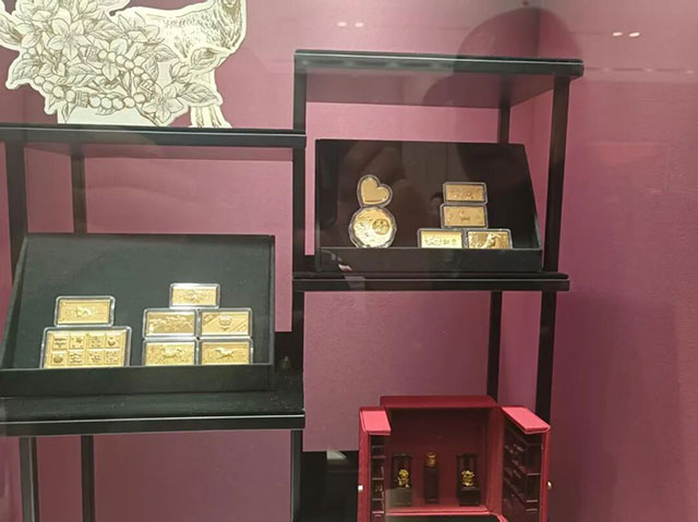 老板,称一斤黄金!店员:很“担心”为您服务,报警了……(图1) 1.jpg