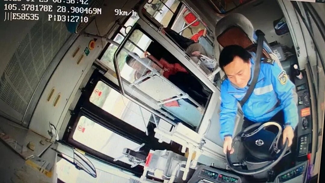 暖心!泸州公交:十米车厢频现好人好事,流动窗口传递文明新风尚(图2) 心2.jpg