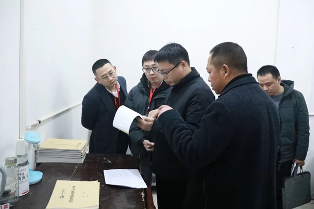 副县长施崇亮到合江县中医医院开展安全生产巡查工作(图2) 施2.jpg