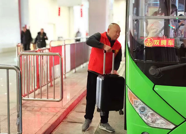 红色方向盘︱党旗引领春运路,泸州公交护航幸福年(图2) 10004.jpg