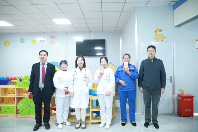 关怀慰问 情暖新春 | 合江县中医医院领导年初一慰问在岗医务人员!(图2) 2.jpg