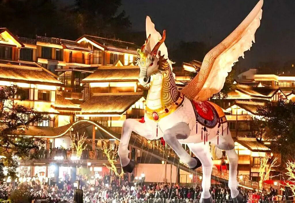 28米飞马凌空！来自流井老街，邂逅“山海奇遇”