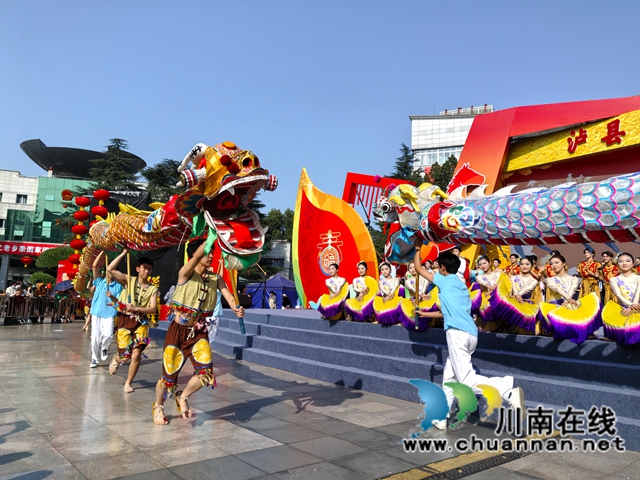 骐骥驰骋踏春来 意气风发农村娃|泸县2026农民演艺大舞台泸县九中专场圆满上演(图2) 《龙腾盛世》(曾佐然摄).jpg