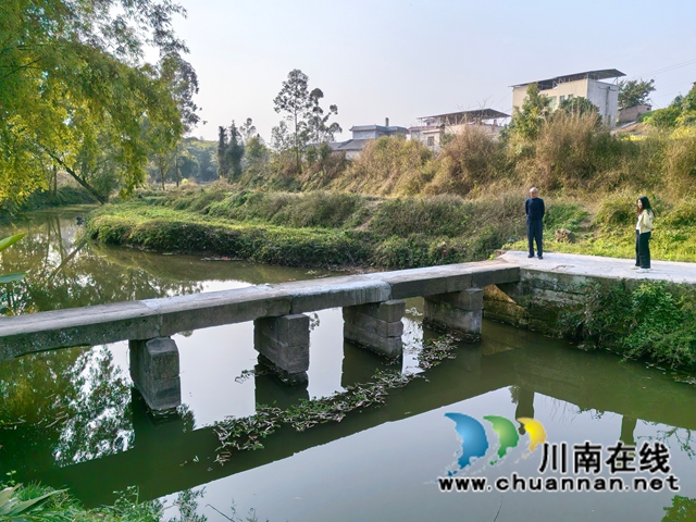 泸县潮河镇怀安河发现龙桥罗滩桥和禁止捕鱼石碑(图1) 维修后的罗滩桥1(曾佐然摄).jpg