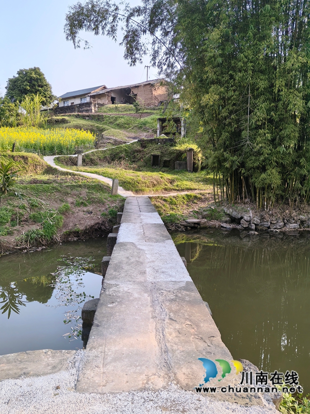 泸县潮河镇怀安河发现龙桥罗滩桥和禁止捕鱼石碑(图3) 维修后的罗滩桥(曾佐然摄).jpg