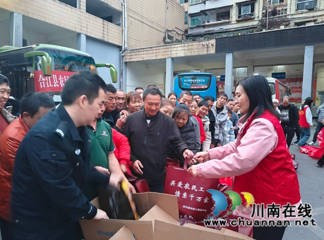 合江县:“志愿红”点亮返岗路 家乡情温暖新征程(图2) H1.jpg