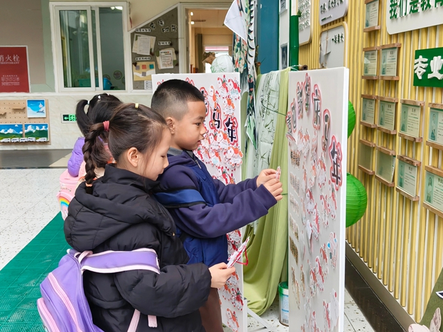 “马” 力全开!开学首日,泸州校园元气满格!(图5) 5.jpg