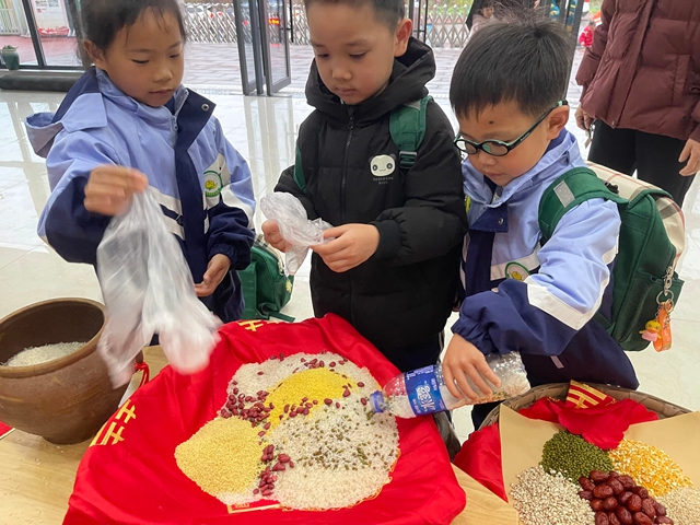 “马” 力全开!开学首日,泸州校园元气满格!(图7) 7.jpg