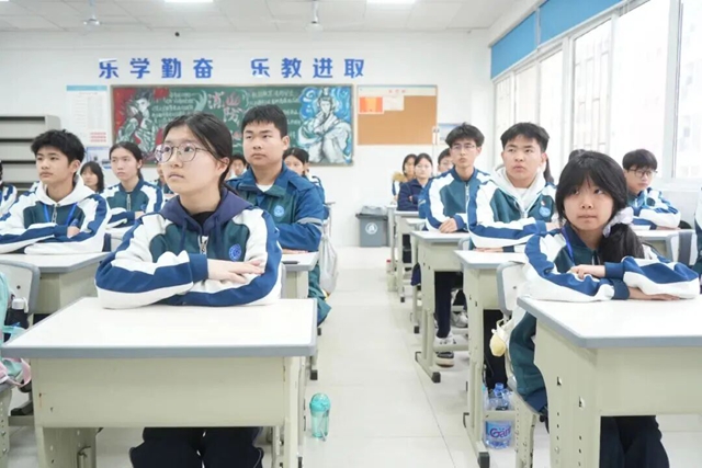 “马” 力全开!开学首日,泸州校园元气满格!(图12) 12.jpg