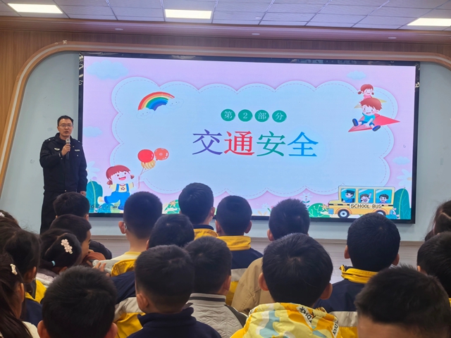 “马” 力全开!开学首日,泸州校园元气满格!(图32) 32.jpg