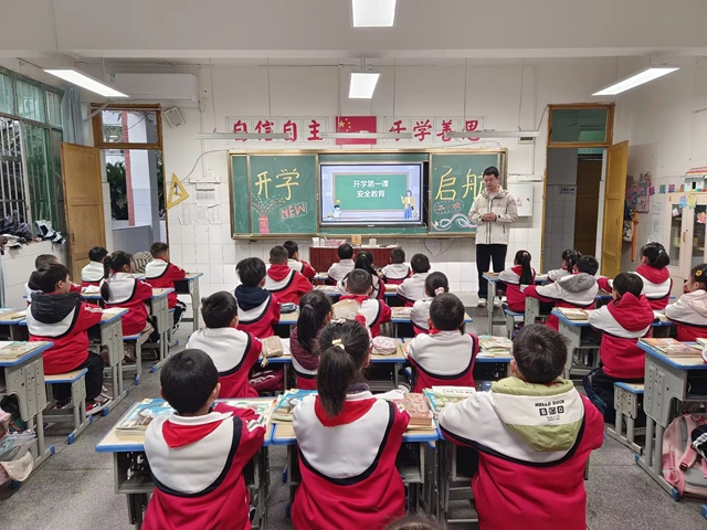 “马” 力全开!开学首日,泸州校园元气满格!(图42) 42.jpg