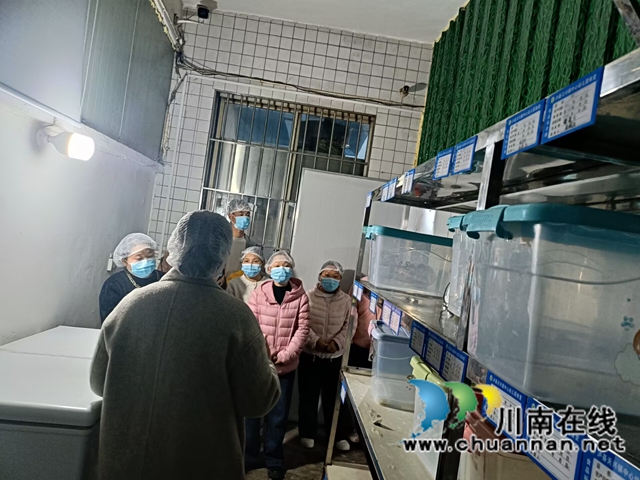 家园携手,守护舌尖安全|泸县天兴镇中心幼儿园开展膳食委员会半日活动(图6) 6.jpg