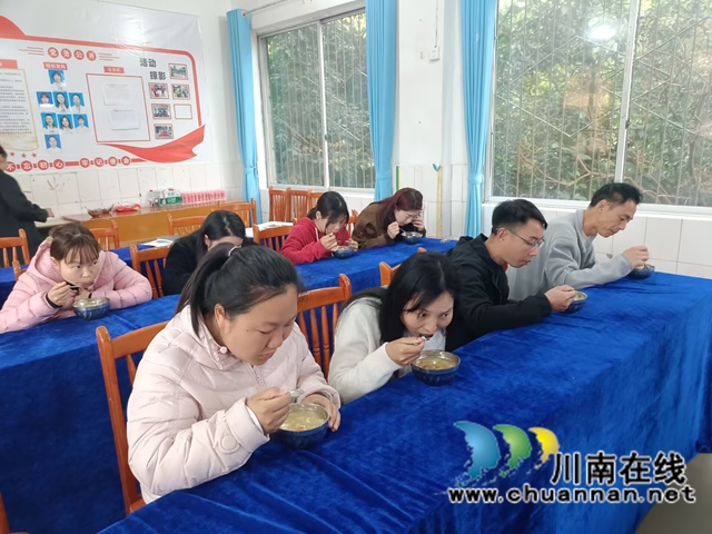 家园携手,守护舌尖安全|泸县天兴镇中心幼儿园开展膳食委员会半日活动(图12) 12.jpg