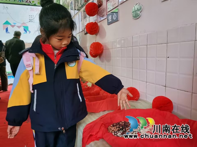 泸县天兴镇中心幼儿园举行“马年启新程,萌娃归园啦”开学典礼(图3) 26A8C197A41D3A0C9B0E50E79E701908.jpg