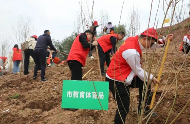 植绿、护绿、爱绿 | 泸州市教育体育系统植树节主题活动(图1) 1.jpg