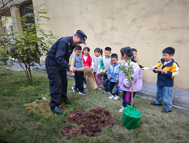 植绿、护绿、爱绿 | 泸州市教育体育系统植树节主题活动(图4) 4.jpg