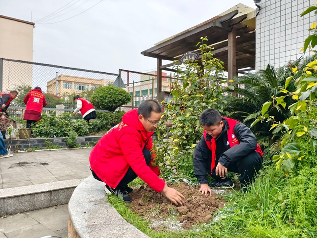 植绿、护绿、爱绿 | 泸州市教育体育系统植树节主题活动(图14) 14.jpg