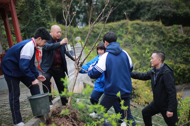 植绿、护绿、爱绿 | 泸州市教育体育系统植树节主题活动(图16) 16.jpg