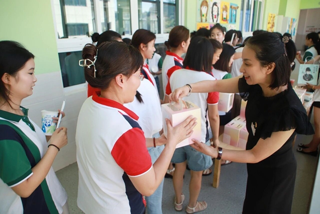 教体“她”力量 | 刘莉: 从“园长妈妈”到“大女主”的温暖与果敢(图3) 刘3.jpg