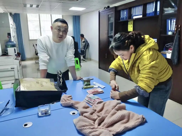 古蔺“的哥”何结均,好样的!(图2) 何2.jpg