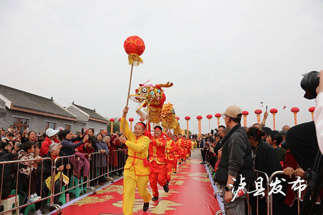 看龙舞、摸龙须、剃龙头!泸县龙抬头现场挤爆了(图8) 8.jpg