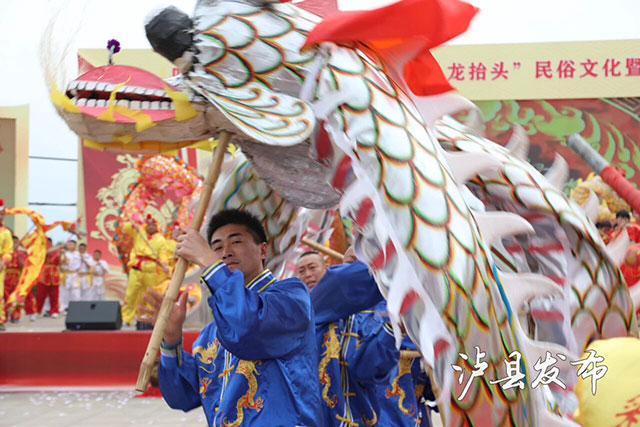 看龙舞、摸龙须、剃龙头!泸县龙抬头现场挤爆了(图11) 11.jpg