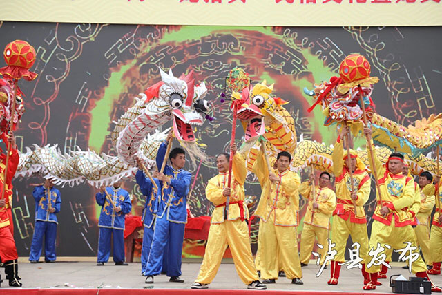 看龙舞、摸龙须、剃龙头!泸县龙抬头现场挤爆了(图10) 10.jpg