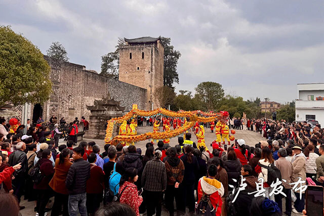 看龙舞、摸龙须、剃龙头!泸县龙抬头现场挤爆了(图23) 23.jpg