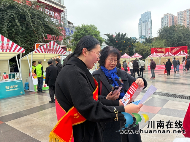 工行泸州分行走进江阳区白塔社区开展反诈宣传活动(图2) 工行2.jpg