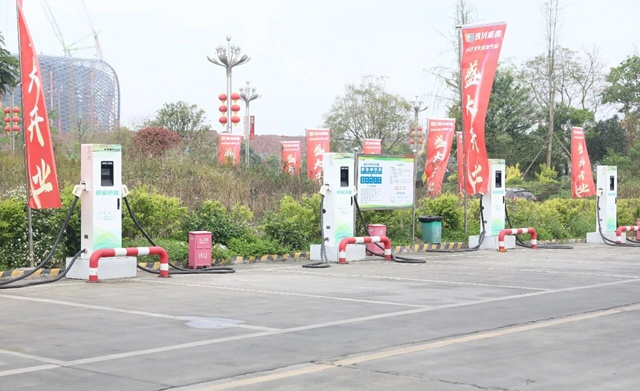 别再到处跑了!加油、加气、充电、洗车龙马潭这里一站搞定→(图3) 3.jpg