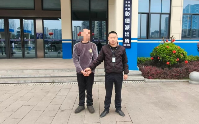 嫌疑人翻进二楼婚房……警犬破案!(图8) 8.jpg