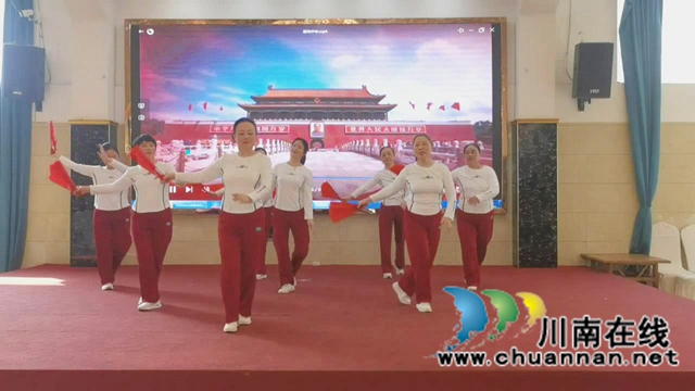 龙马潭区退休教职工协会召开2025年年终总结表彰暨祝寿大会(图9) 9.十八中《爱我中华》.jpg
